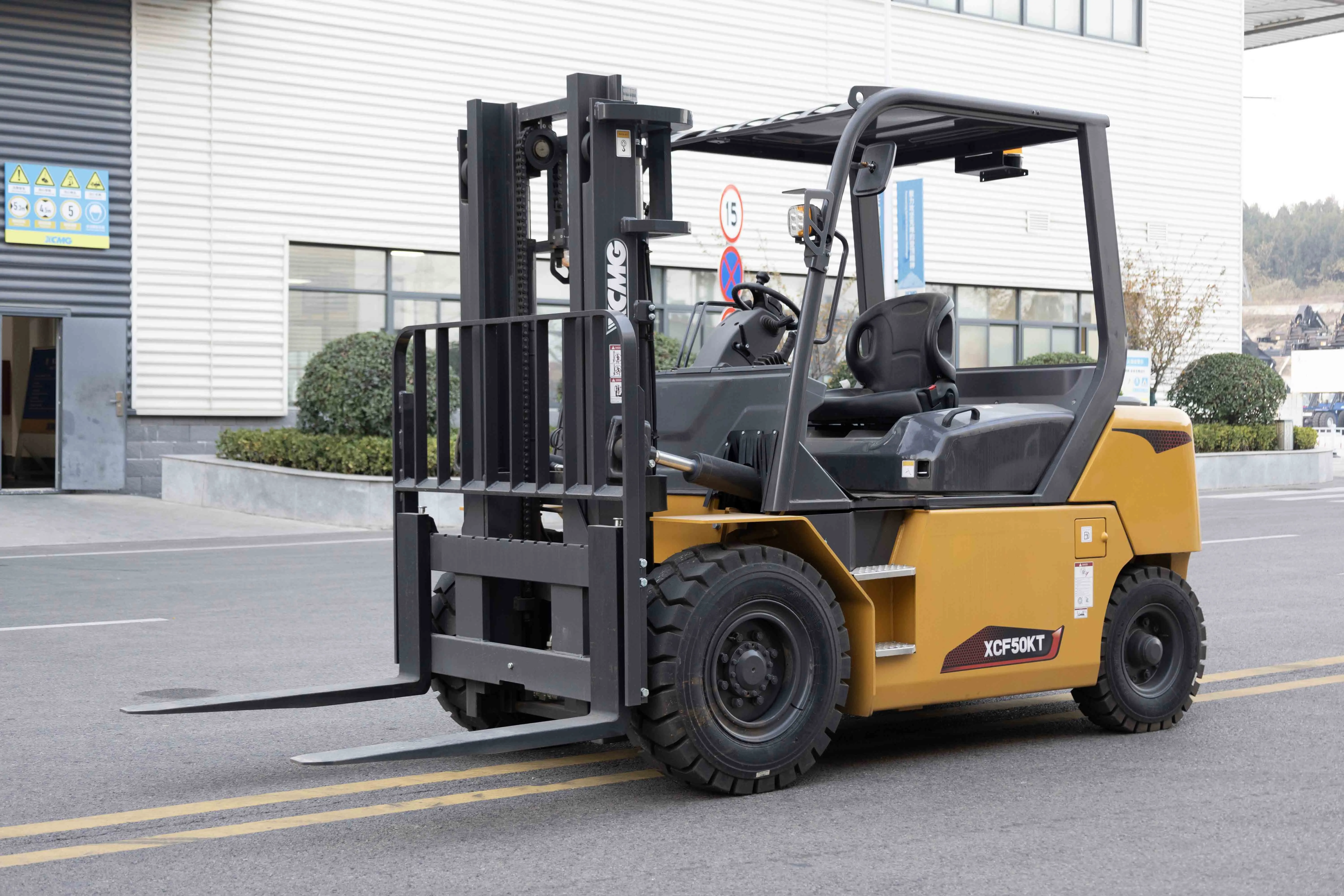 XCMG Official Xcf50kt Internal Combustion Forklifts 5 Ton Diesel Counterbalanced Forklift